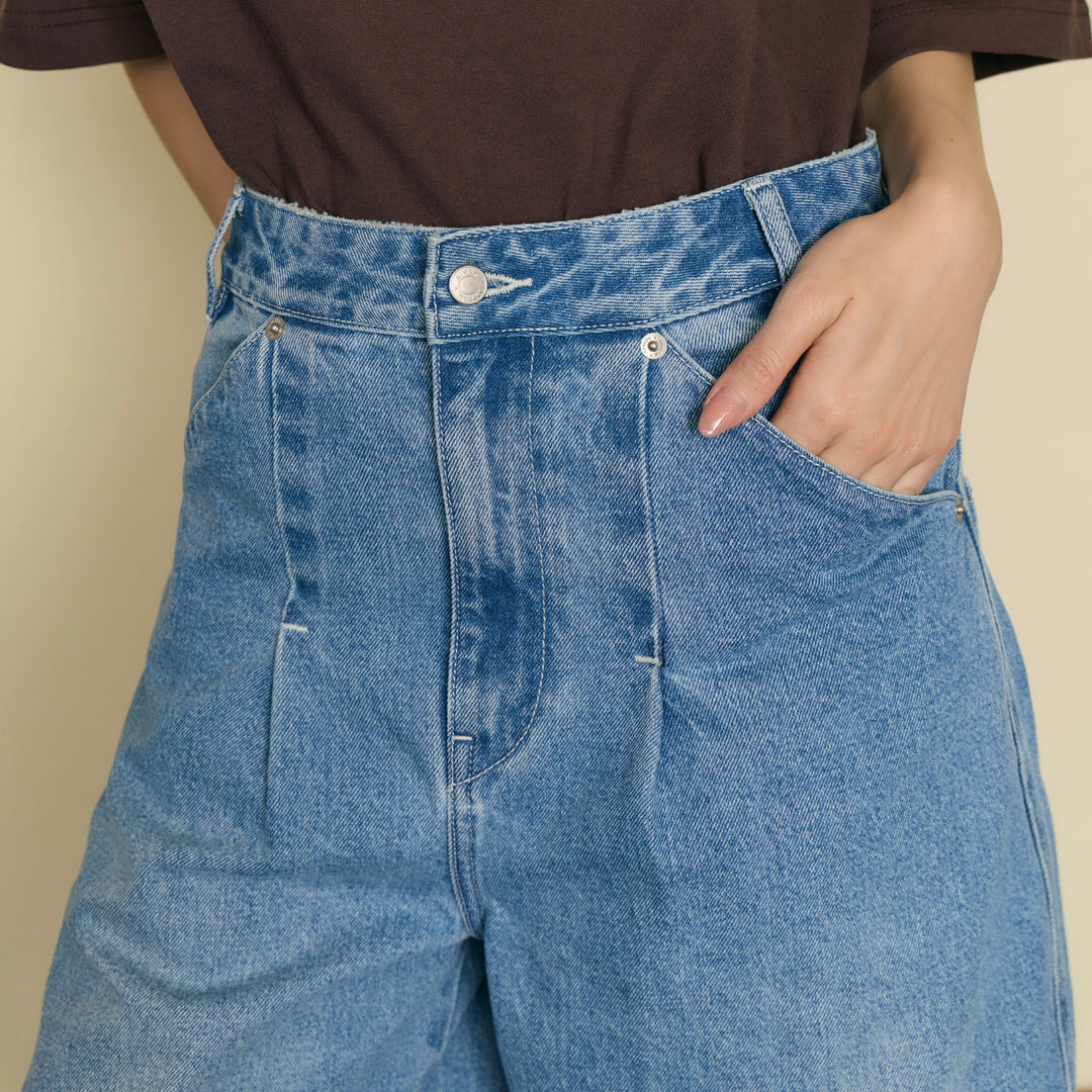 Between Moments Denim Capri | Washed Blue