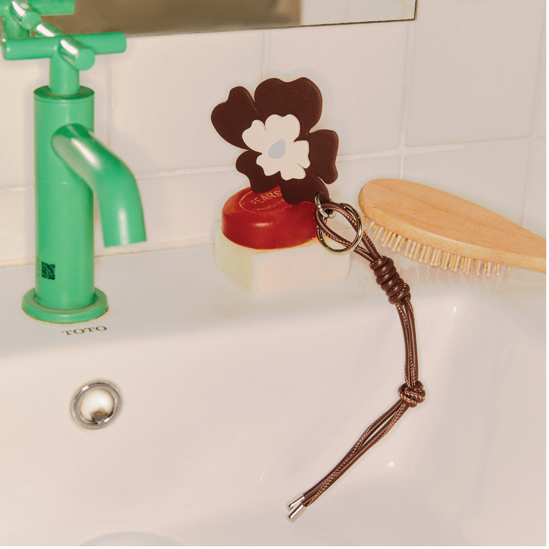 Cozy Flora Keychain | Brown